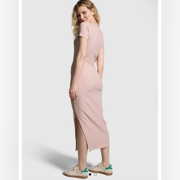 PINK Victoria's Secret Dresses & Skirts - Victoria's Secret PINK Women’s X Small Wanna Be Pink Short Sleeve Midi Dress XS